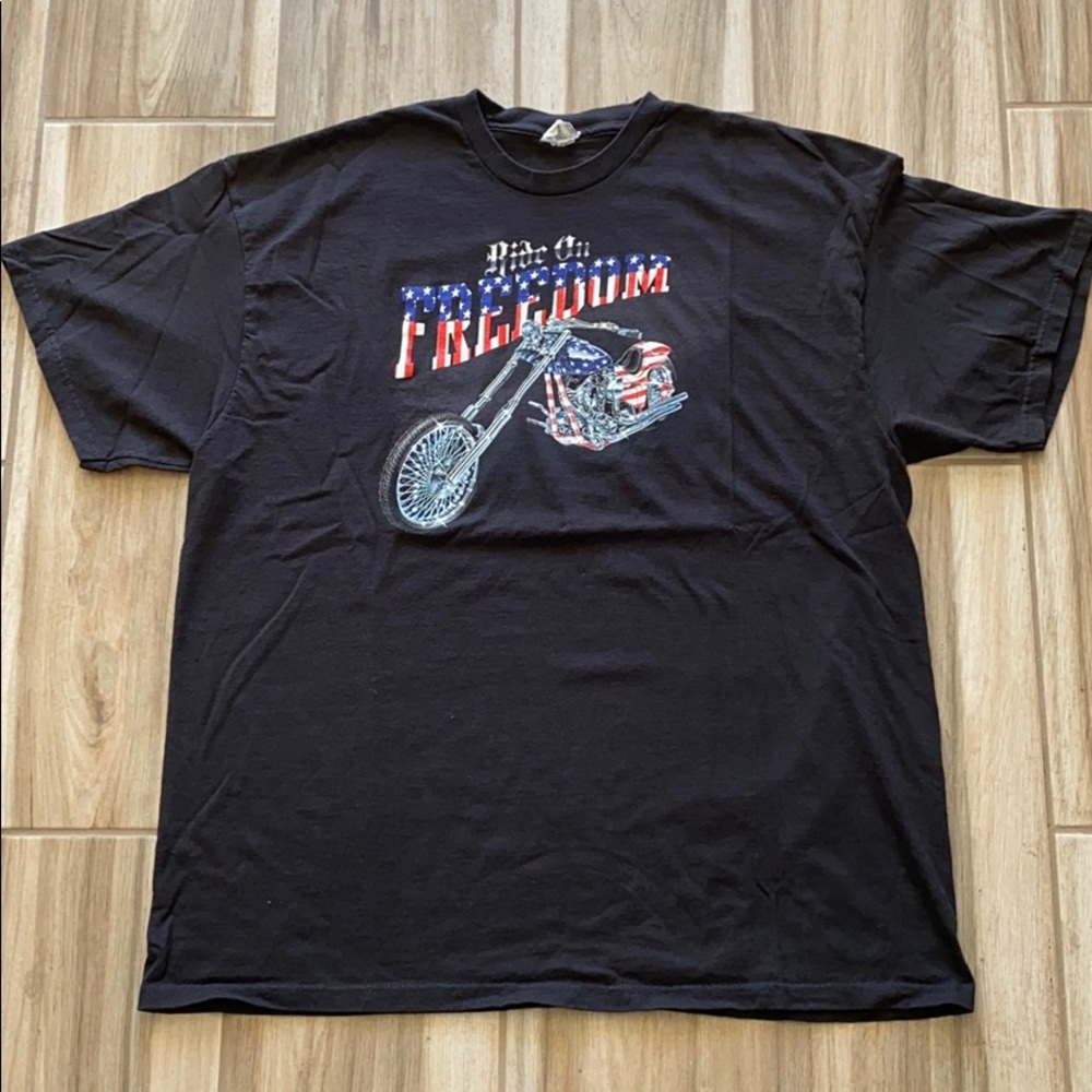 ✨3 for $15✨ Vintage Ride on Freedom Tee